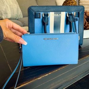 PERFECT condition NEVER been used. No scratches NO stains.